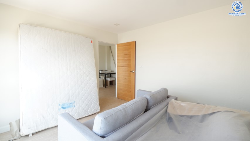 *****คอนโดมิเนียมมือสองย่านกรุงเทพมหานคร โครงการโมเดิร์น คอนโด กำนันแม้น เนื้อที่กว้างขวางถึง 58.28 ตร.ม. ฟังก์ชัน 2 ห้องนอน 2 ห้องน้ำ บนทำเลแห่งการเดินทาง ใกล้รถไฟฟ้าสายสีเขียว "สถานีวุฒากาศ และสถานีบางหว้า"